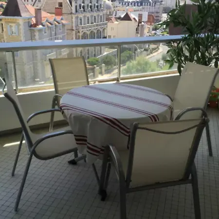 Cozy Nest For 2 With Balcony & Access شقة بياريتز